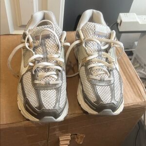 Mens Nike Vomero 5, sz 12